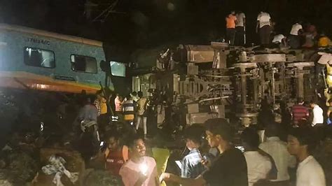 Scontro Tra Treni In India Una Carneficina Centinaia Di Morti E