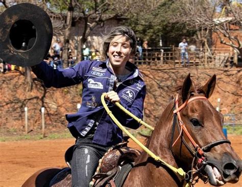 Amazona Mirassolense Colocada Na Prova Dos Tr S Tambores Em Rio