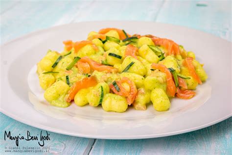 Gnocchi Al Salmone E Zucchine Mangia Bevi Godi Blog Di Cucina E Ricette