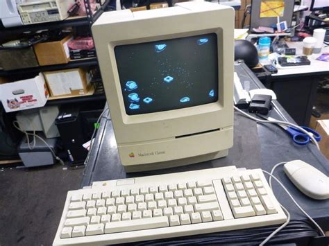 1991 VINTAGE Apple Macintosh Classic M0420 Computer W Keyboard