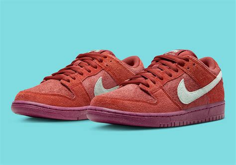 Nike SB Dunk Low Mystic Red DV5429-601 | SneakerNews.com