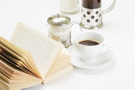 Kopi Dan Buku Foto Stok - Unduh Gambar Sekarang - Buku, Cangkir kopi ...