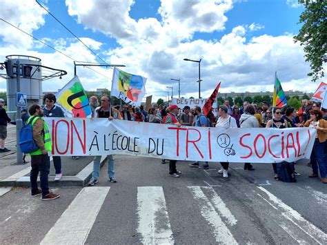 Op Ration Coll Ge Mort Des Parents D L Ves Et Des Profs Manifestent