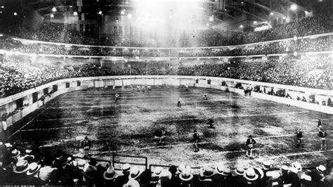 The Nfl S First Playoff Game Was Played Indoors In A Hockey Arena History