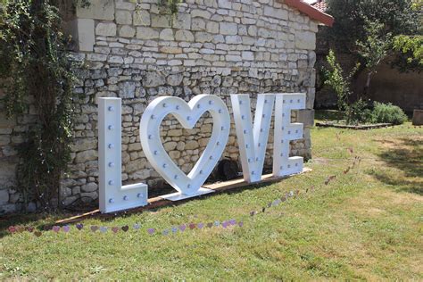 Location lettres géantes LOVE pour mariage de Poitiers à Saumur