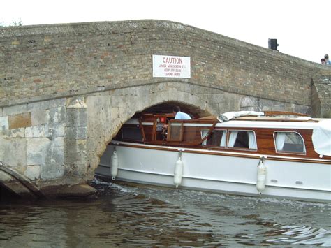 √ Norfolk Broads Narrow Boat Hire