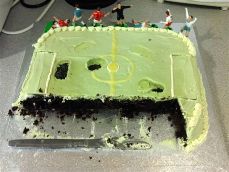 30 Cool Football Cakes And How To Make Your Own