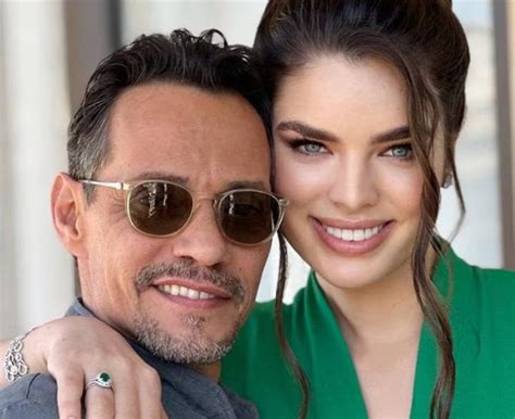 El romántico gesto de Marc Anthony le canta a Nadia Ferreira tema que