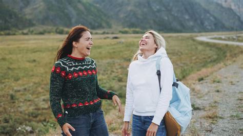 El país más feliz del mundo para jóvenes menores de 30 años según