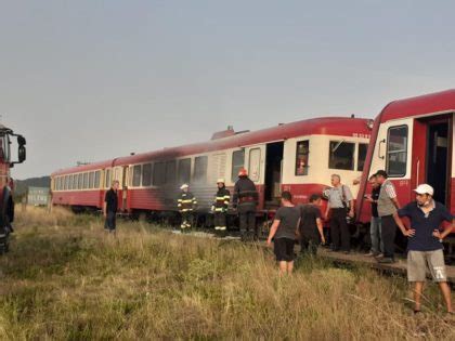 Un tren Regio care circula pe ruta Brad Arad a luat foc în Halta