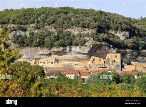 Mus E National De Pr Histoire Dans Le Village Des Eyzies De Tayac