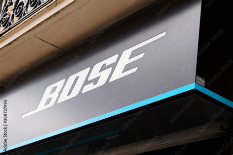 Bose logo and sign of headphones store facade Stock Photo | Adobe Stock