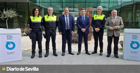 La Polic A Local De Sevilla Moderniza Su Uniforme