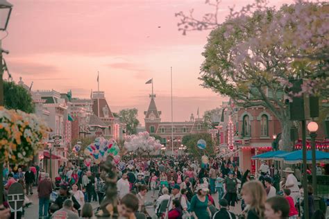 Disneyland In March Best Worst Days To Go Is It Packed Real