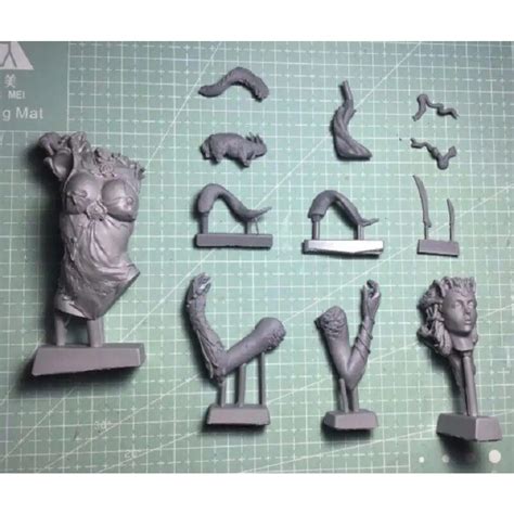 112 Bust Resin Model Kit Beautiful Girl Devil Goddess Enchantress Unp