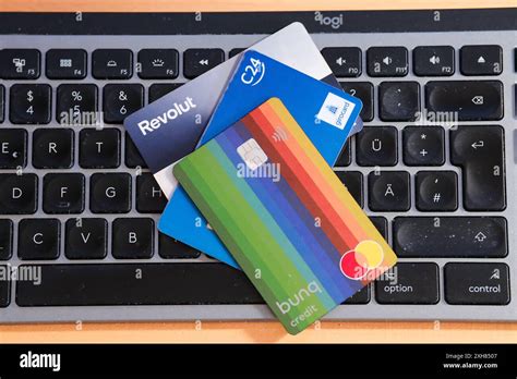 Revolut Karte Hi Res Stock Photography And Images Alamy