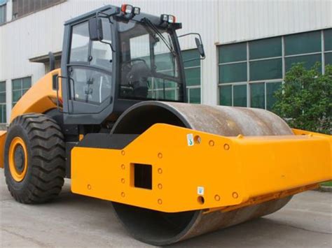 China Liugong Manufacturer Ton Self Propelled Vibratory Road Roller