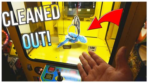 Winning Every Prize In The Claw Machine Skill Crane Youtube