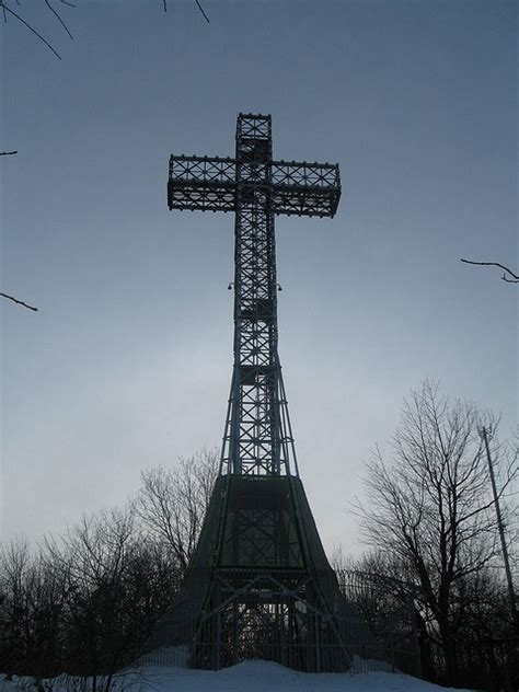 Mount Royal Cross | Mount royal, Montreal canada, Montreal quebec