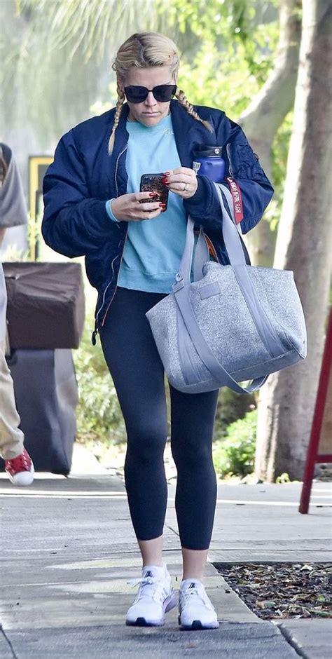 Busy Philipps Street Style Roupas