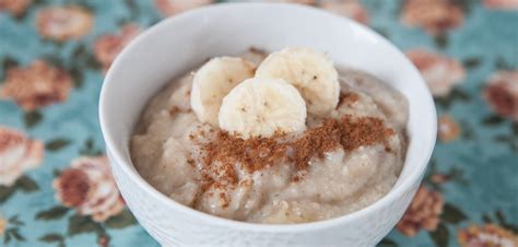 Aprenda a fazer uma receita simples e fácil de mingau de banana Folha BV