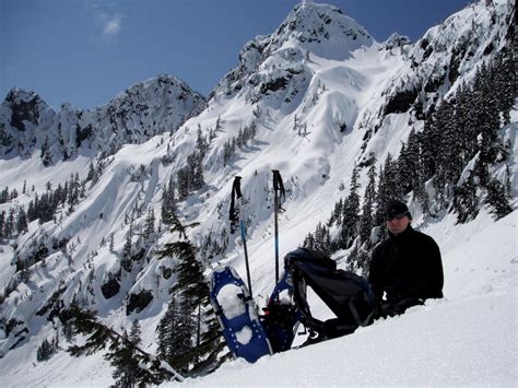 Snowshoeing Alpental backcountry – Snow Lake - Washington Adventures