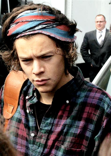 Pin By Katherine Sanchez On Harry Edward Styles Harry Styles Bandana Harry Styles Headband