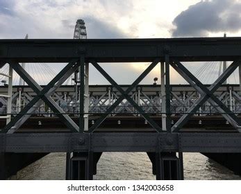 236 Hungerford railway bridge Images, Stock Photos & Vectors | Shutterstock