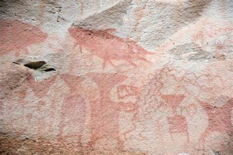 Las pinturas rupestres prehistóricas datan de hace 3 000 años arte