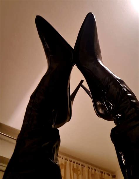 We Love Wet Oily Wetlook Latex Looks And Hot Lingerie Pics