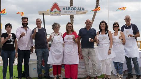 Cerca de mil personas celebran el Día de la Horchata en La Patacona con