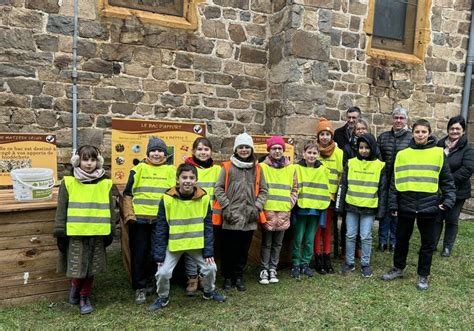 Machézal Les élèves de lécole inaugurent le composteur collectif