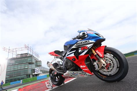 Sert Suzuki Gsx R Debuts Asphalt Rubber