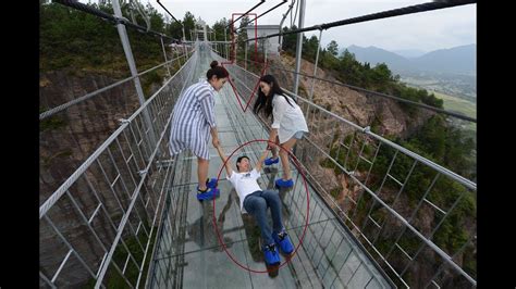 Chinas Glass Walkway That Cracks Under Weight 2017china Glass Bridge