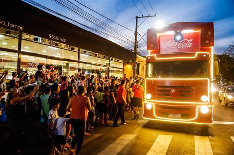 Caravana De Natal Coca Cola Chega A Paracatu Trazendo A Magia Do Natal