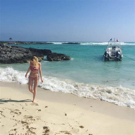 7 Sexy Hot Emily Tennant Bikini Pics