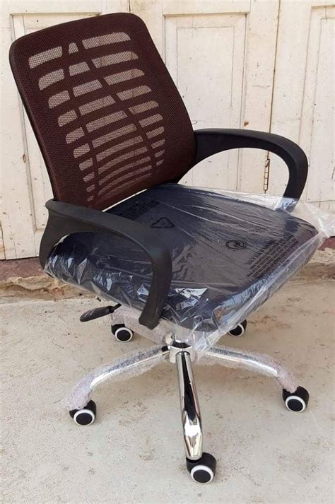 Low Back Imported Executive Revolving Office Chair In Karachi Office