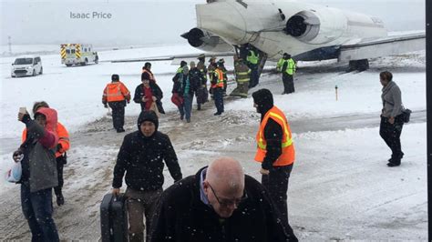 Video Severe Winter Weather Causes Plane To Skid Off Runway After