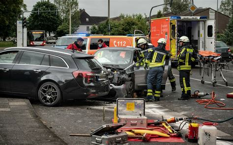 Langenfeld Schwerer Unfall auf der Kölner Straße