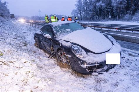 Wintereinbruch Und Sommerreifen Viele Gl Tte Unf Lle Menschen Teils