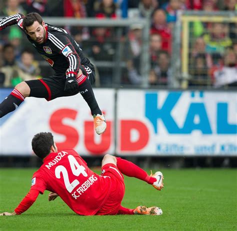 Fußball Bundesliga BVB patzt Bayer verliert Club feiert ersten Sieg