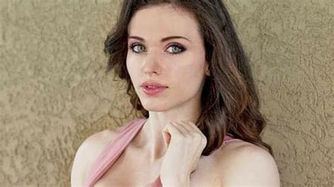 Amouranth Fans