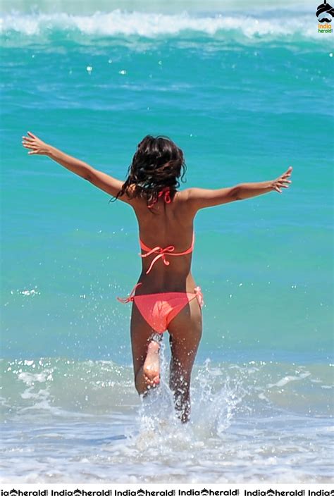 Victoria Justice Hot Photos in fluorescent Bikini exposing