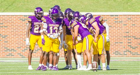 No 4 Umhb Football Defeats Etbu 24 7 In Asc Road Duel True To The Cru