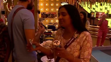 Bigg Boss Tamil Season 6 Video Bigg Boss House Closing The Bathroom Door Sex Nivaashiyni An Asal