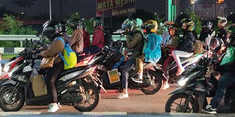 Malam Ini Jalur Arteri Kalimalang Bekasi Mulai Dipenuhi Pemudik Motor