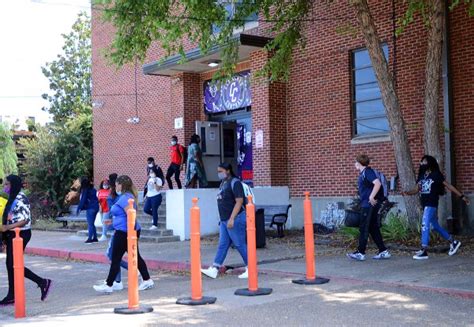 photo essay  day  school  cleveland mississippi today