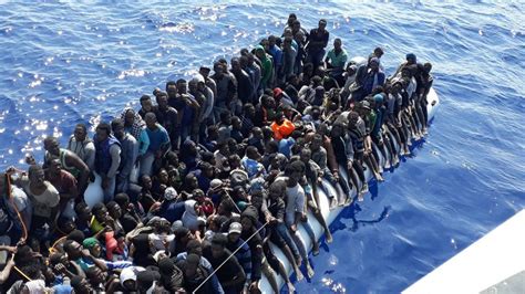 Libyen Schlauchboot Mit Mehr Als Fl Chtlingen Gekentert Der Spiegel