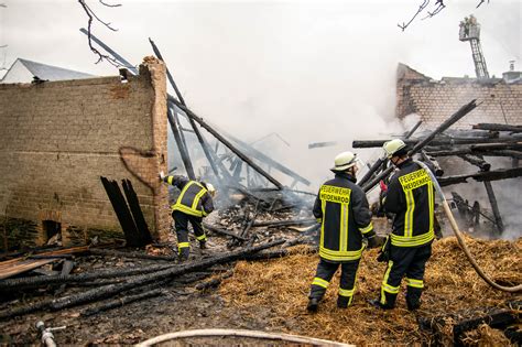 Nonstopnews Feuer Greift Von Scheune Auf Wohnhaus Ber Bewohner