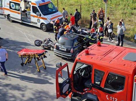 Foto Accident Ntre O Motociclet I Un Autoturism Pe O Strad Din